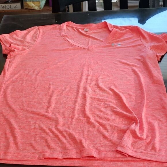 Under Armour Tops - NWOT under armour shirt